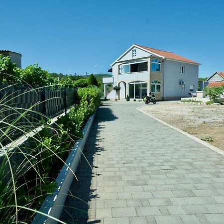 Apartment Lana Bristivica Buitenkant foto