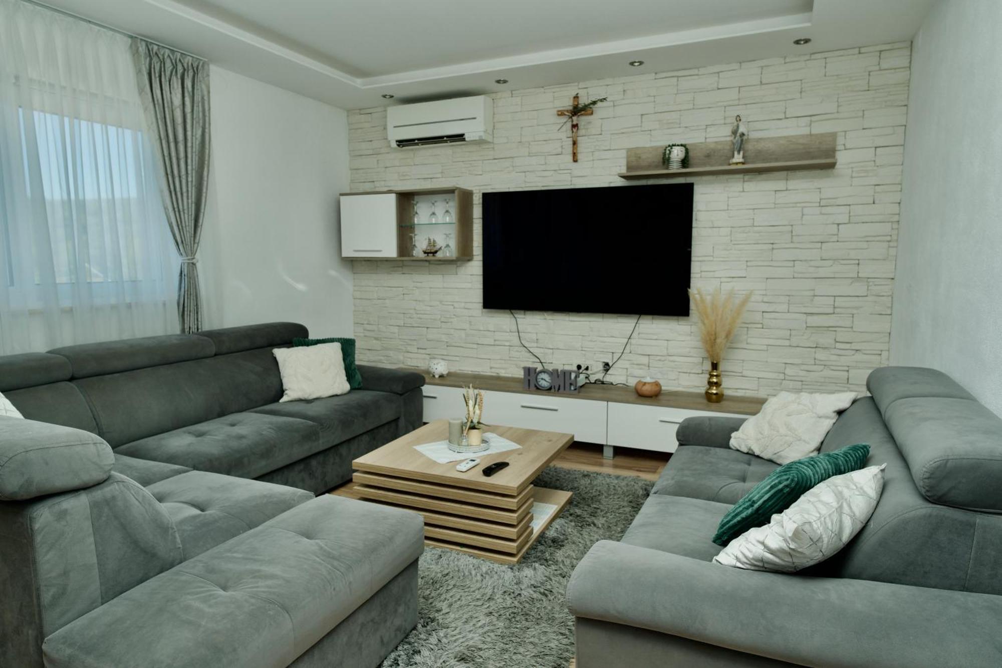 Apartment Lana Bristivica Buitenkant foto