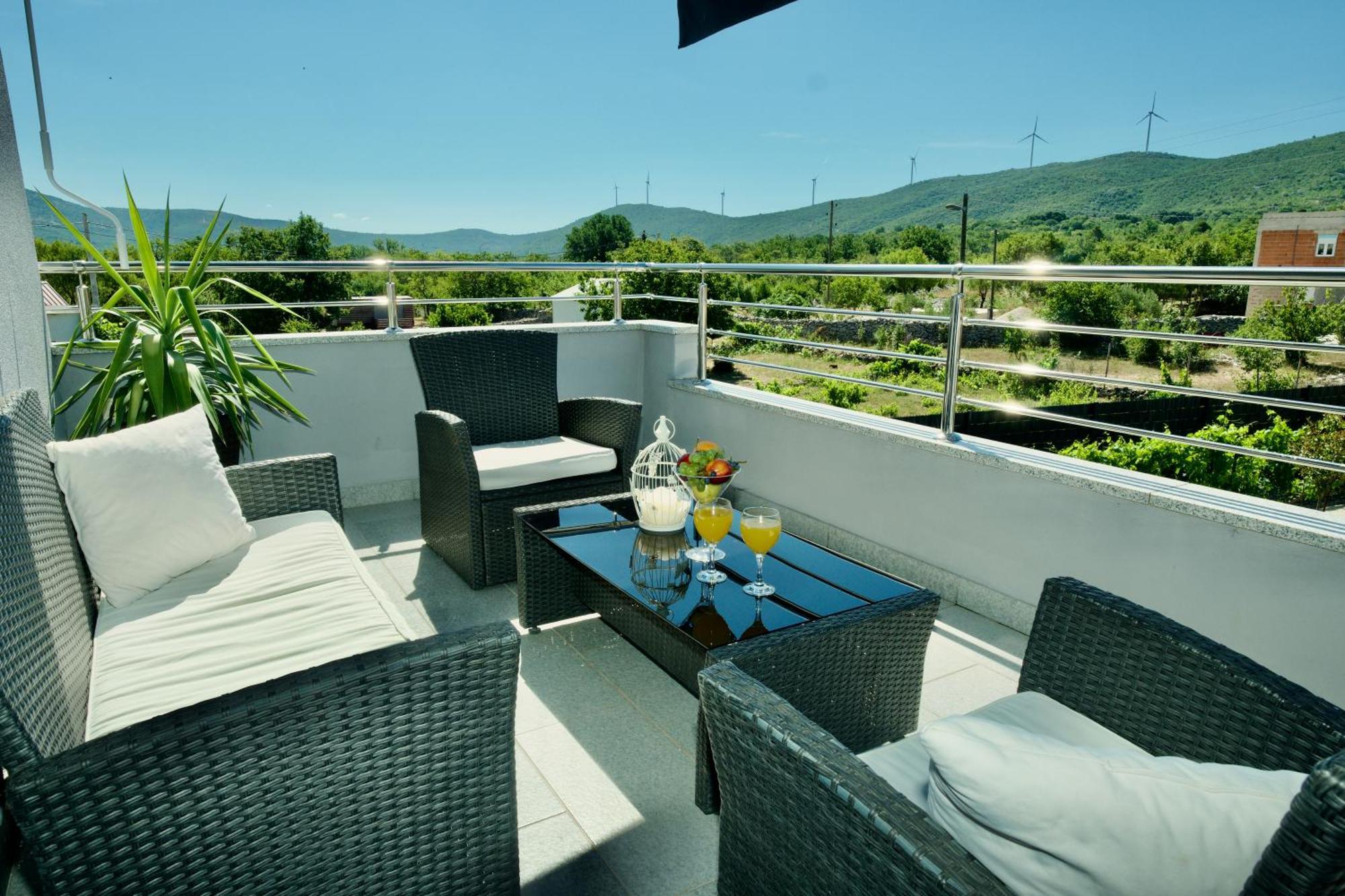 Apartment Lana Bristivica Buitenkant foto