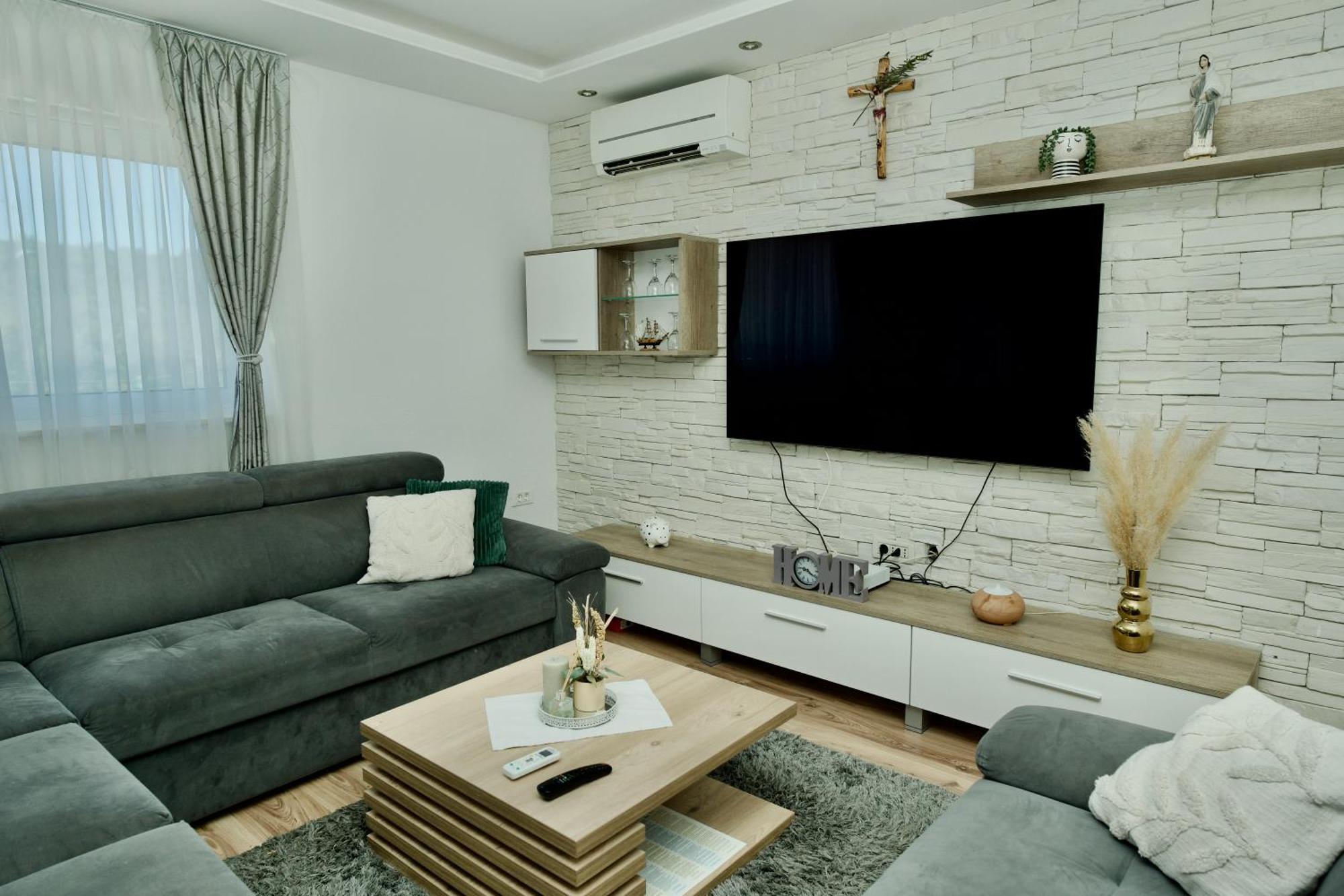 Apartment Lana Bristivica Buitenkant foto